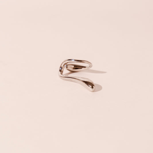 Earcuff abstracto plateado